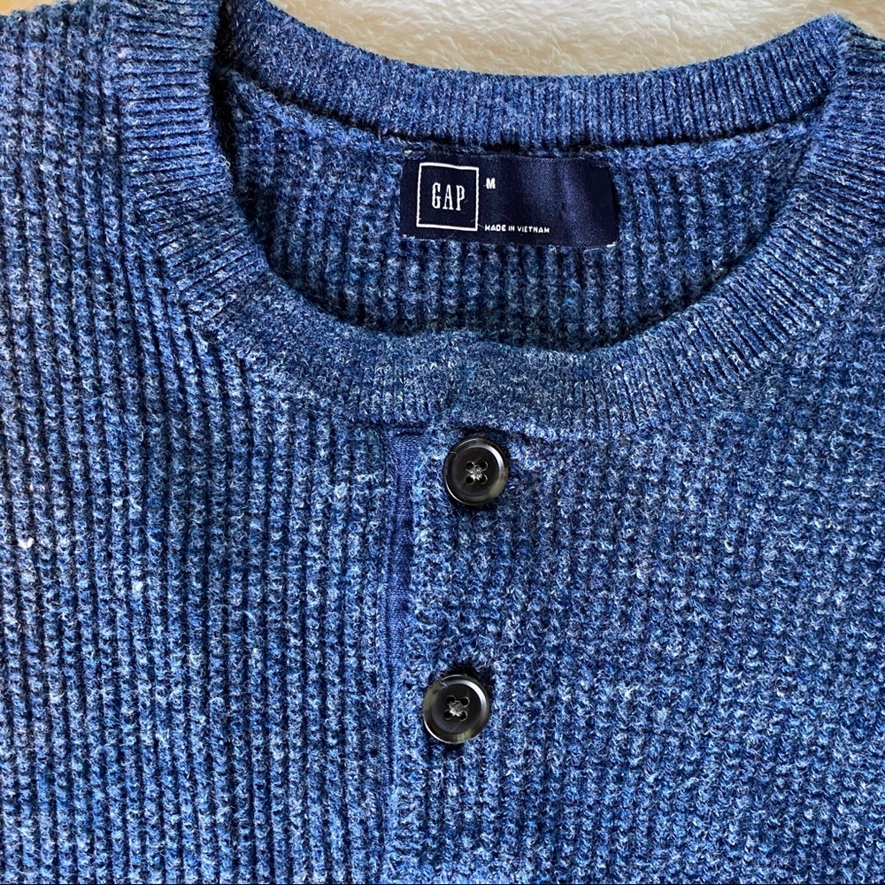 Gap Sweater Blue - Picture 2 of 2
